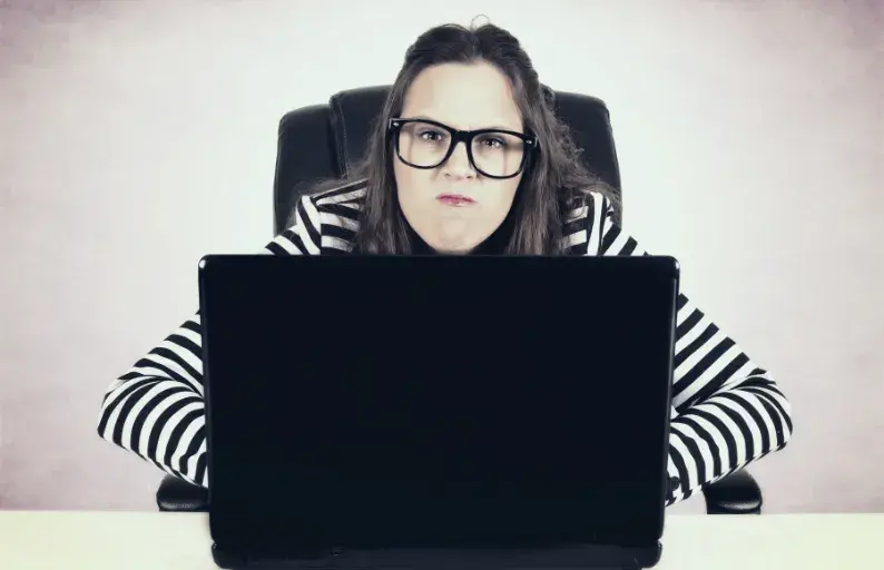 Aislar al pirómano y restarle importancia del foro