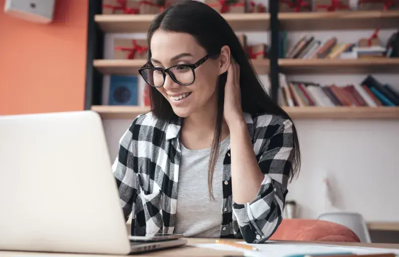 ¿Qué estudiantes se benefician más del aprendizaje colaborativo?