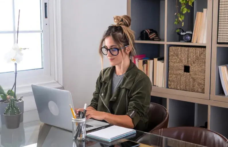 Emplea el chat para conectar en tiempo real y avivar la empatía virtual