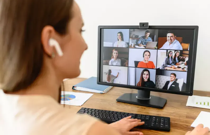 Videoconferencia (casi siempre) como complemento a la formación