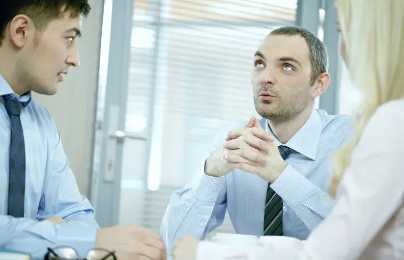 No te sientes a la mesa con las ‘manos vacías’