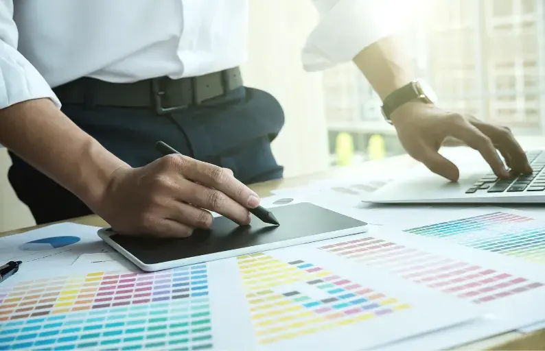 Colores y tipografías en el diseño de plataformas LMS