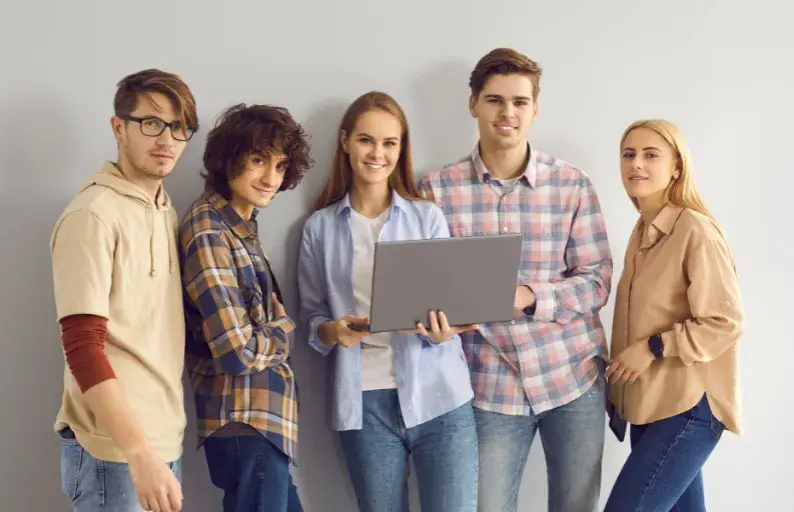 Che cos'è l'EdTech e qual è il suo scopo nell'istruzione online?