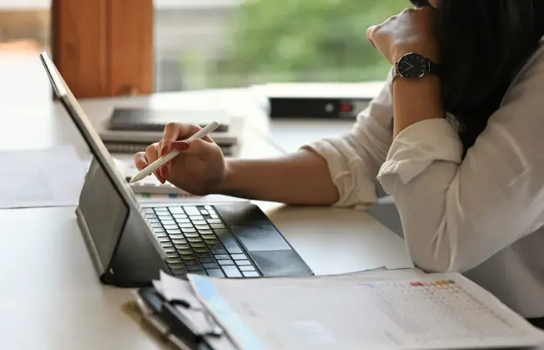 ¿Cómo crear cuestionarios con IA y evaluar a los alumnos virtuales?