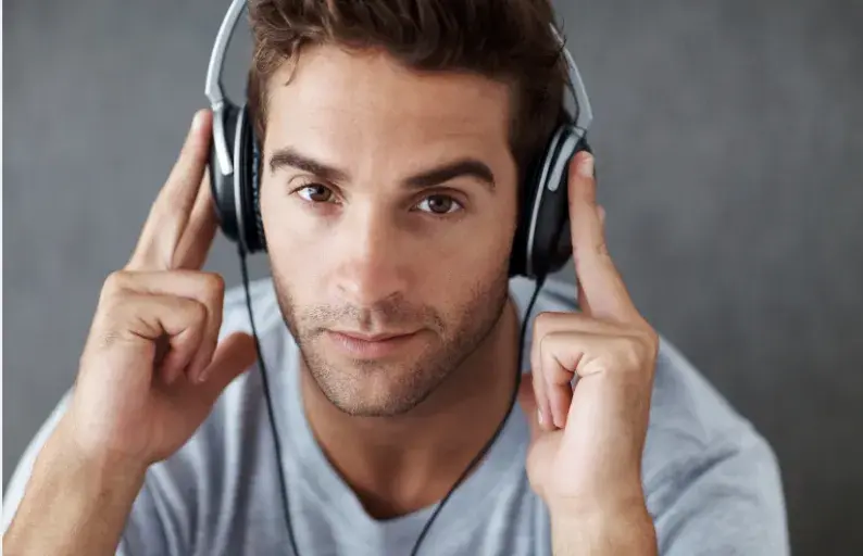 Prima il buon senso, poi gli strumenti di intelligenza artificiale per generare l'audio.