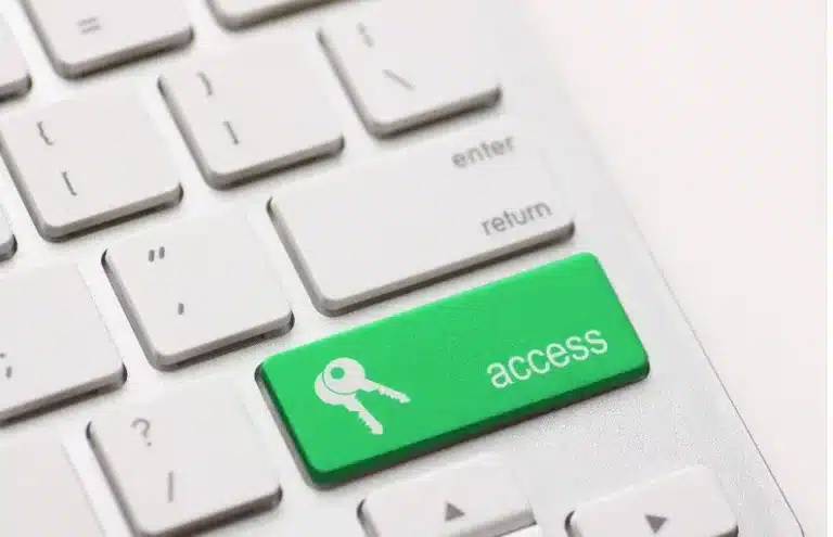 Why is it important to implement UDL in business training