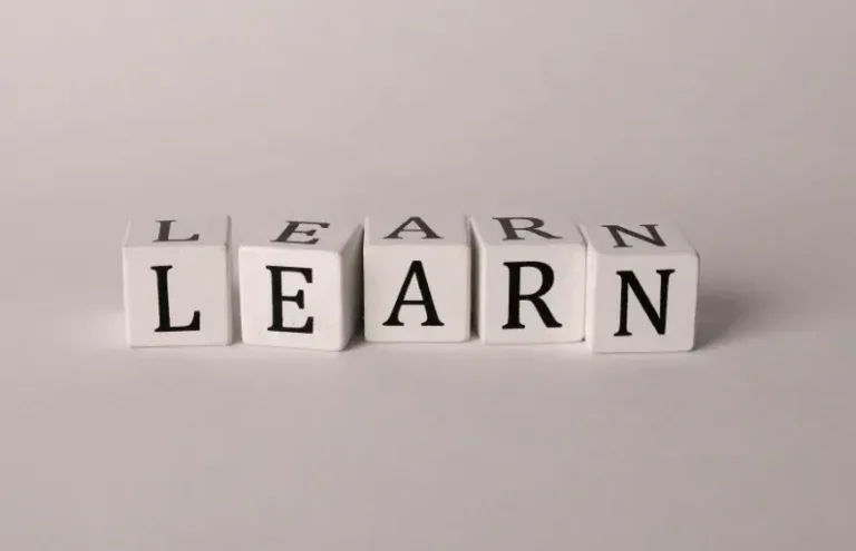 Formal vs. informal learning: definition, differences and contexts