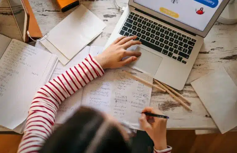 Dall’apprendimento formale all’interazione costante: il cambiamento di paradigma